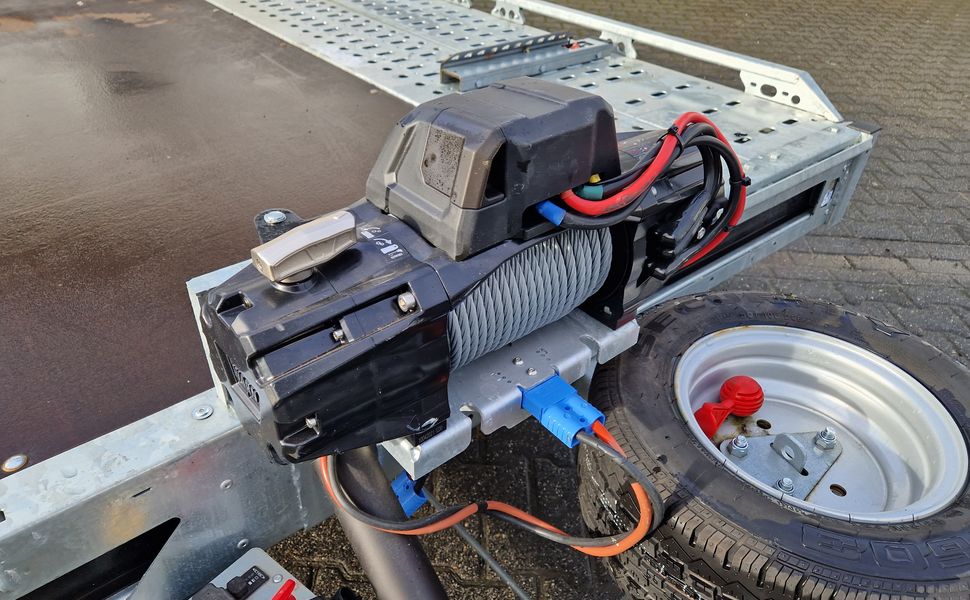 BJT T Transporter 231 550x224cm elektrisch ankippbar Komfort Paket Warn Winde 10″ Tridem 3500kg
