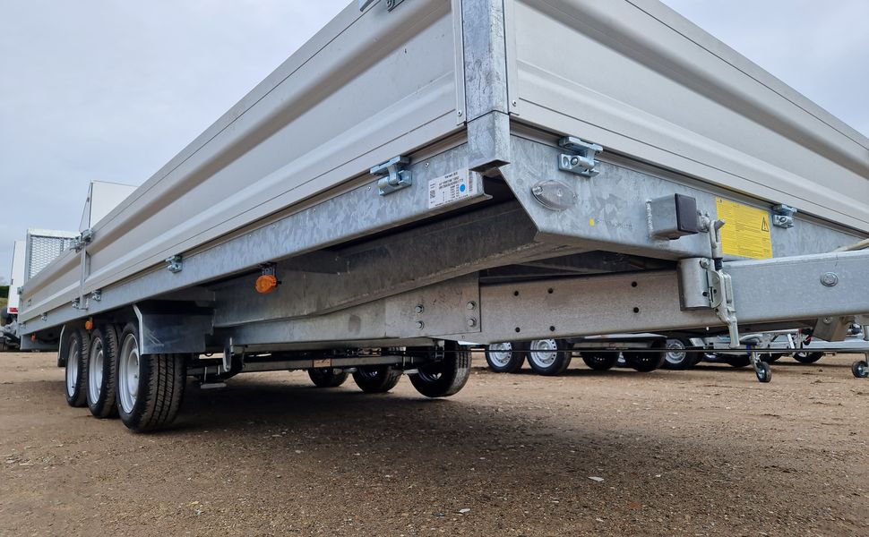 Variant Maschinentransporter 3563 UX Maxi Load 620x210x30cm LED Tridem Parabelfeder 3500kg