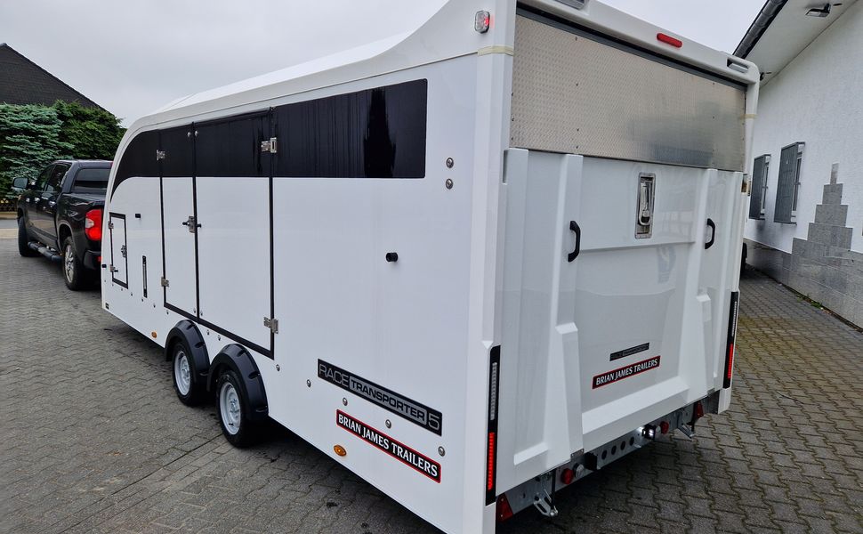 BJT Race Transporter 5 550x212x189cm weiß Lichtpaket Showlicht ASR 3500kg Abverkauf