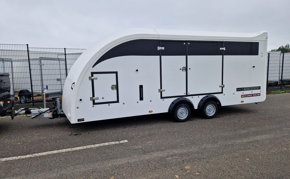 BJT Race Transporter 5 550x212x189cm weiß Lichtpaket Showlicht ASR 3500kg Abverkauf