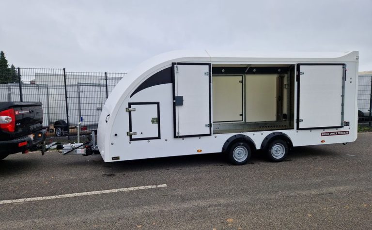 BJT Race Transporter 5 550x212x189cm weiß Lichtpaket Showlicht ASR 3500kg Abverkauf