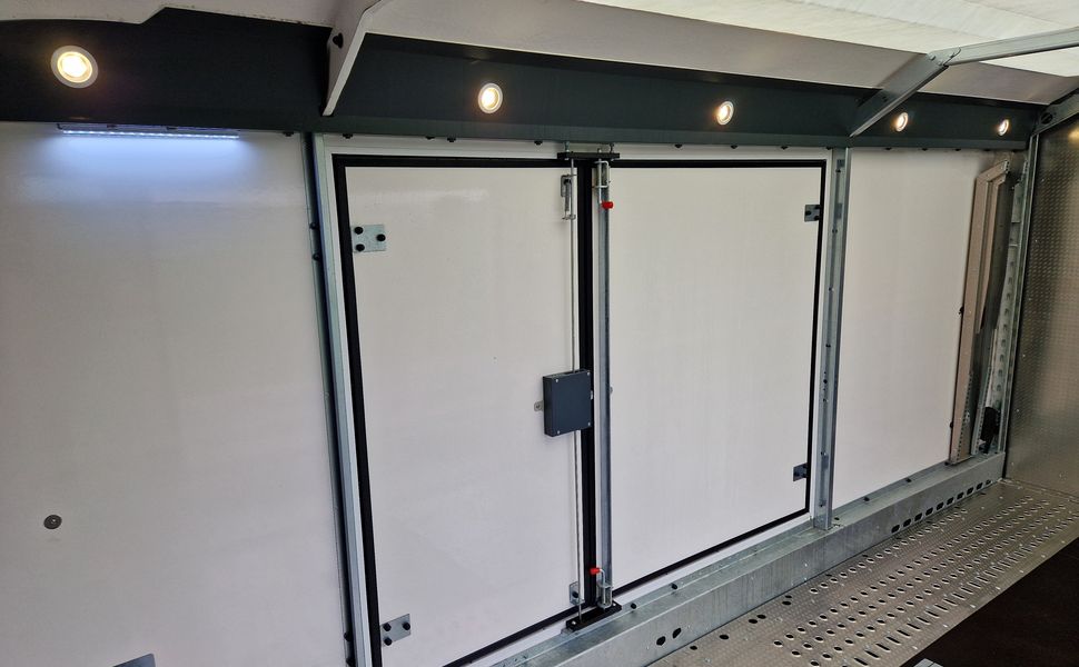 BJT Race Transporter 5 550x212x189cm weiß Lichtpaket Showlicht ASR 3500kg Abverkauf