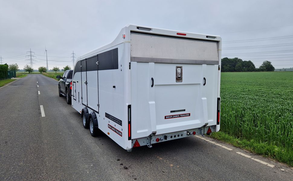 BJT Race Transporter 5 550x212x189cm weiß Lichtpaket Showlicht ASR 3500kg Abverkauf