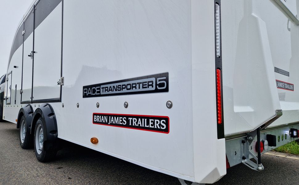 BJT Race Transporter 5 550x212x189cm weiß Lichtpaket Showlicht ASR 3500kg Abverkauf