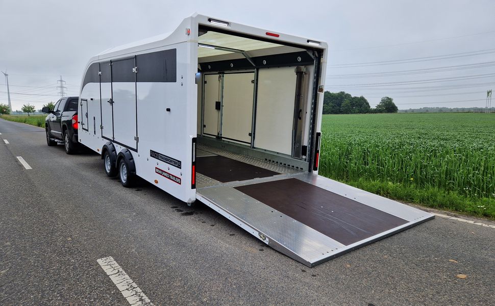 BJT Race Transporter 5 550x212x189cm weiß Lichtpaket Showlicht ASR 3500kg Abverkauf