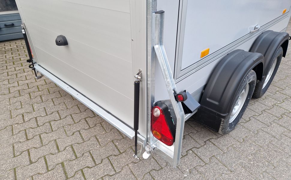 Cargo Roadster 500 312x167x199cm Sandwich Poly irongrey Seitenklappe Seitentür 2000kg Pullman 100km