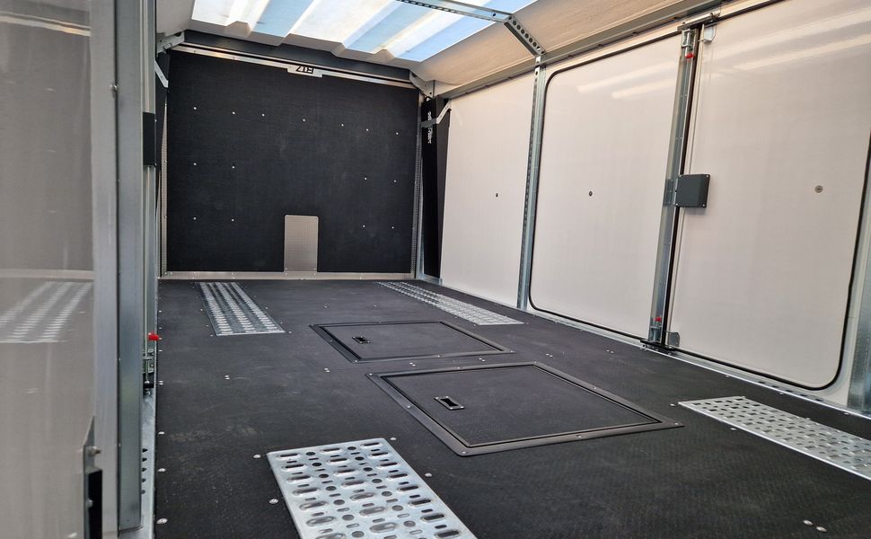 BJT Race Transporter 7 397-6023-35-3-10-W 600x228x189cm weiß RR APL Alufelgen Tridem 3500kg Aktion