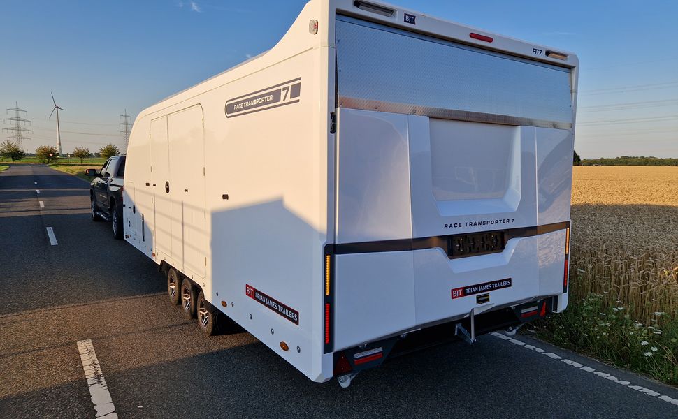 BJT Race Transporter 7 397-6023-35-3-10-W 600x228x189cm weiß RR APL Alufelgen Tridem 3500kg Aktion