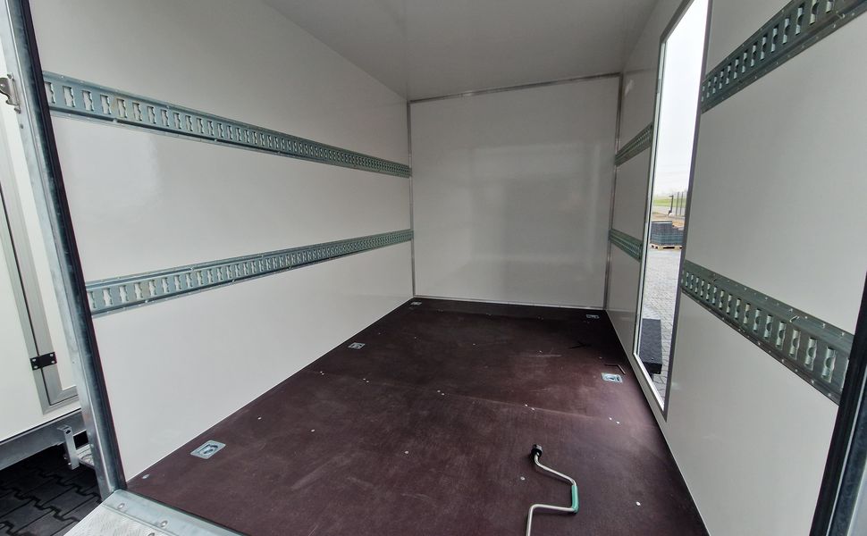 Koffer Sport Camp TFS 550.01 550x200x210cm Laderaum 250cm Seitentür & Wohnabteil 2700kg 100km/H