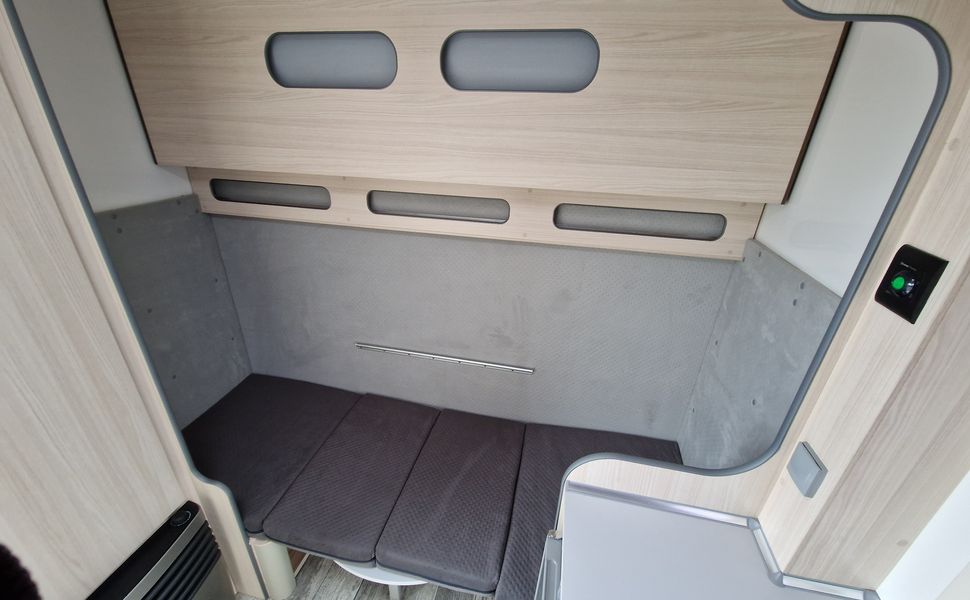 Koffer Sport Camp TFS 550.01 550x200x210cm Laderaum 250cm Seitentür & Wohnabteil 2700kg 100km/H