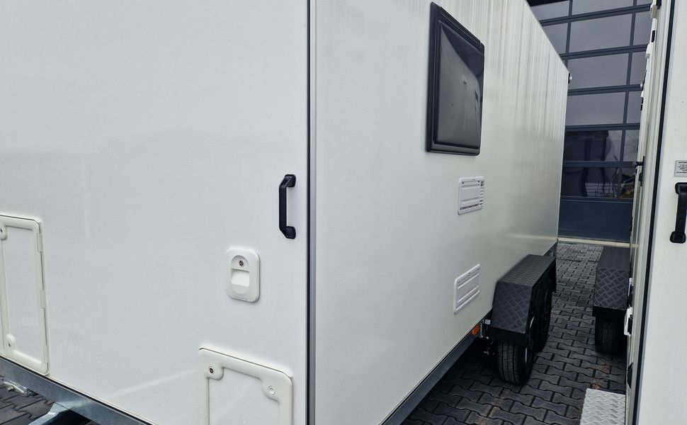 Koffer Sport Camp TFS 550.01 550x200x210cm Laderaum 250cm Seitentür & Wohnabteil 2700kg 100km/H