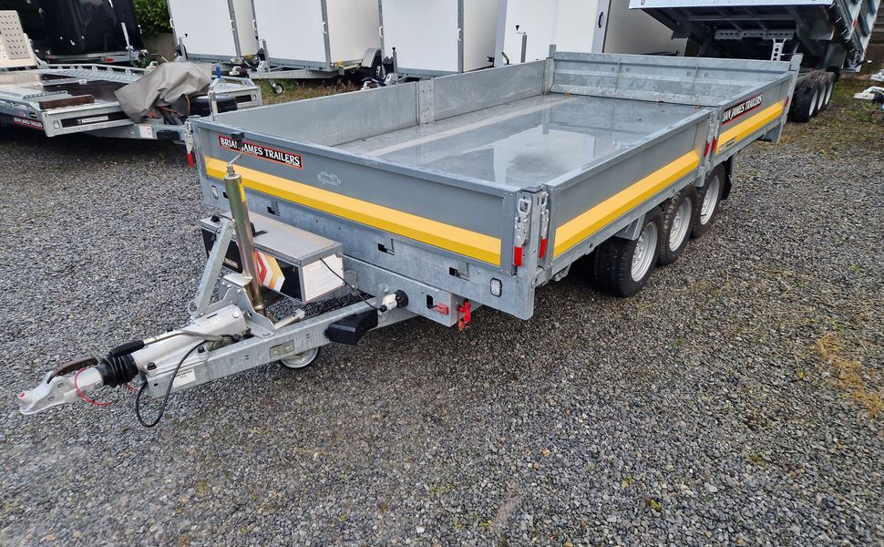 Brian James Trailer CarGO Tipper 2 elektrisch 360x195x30cm Stahlbordwände Pendel 12″ Tridem 3,5t on