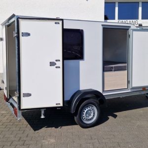 Kargo Camp TFS S Midi 320x150x150cm aero LUX Bett Fenster Seitentür Dachluke Strom 750kg Bremse