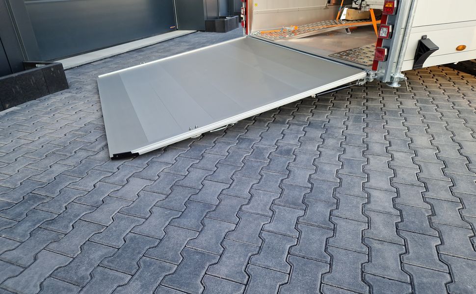 Cargo Roadster 2000 550x220x204cm Poly black Car Edition Pullman 3500kg Vollausstattung