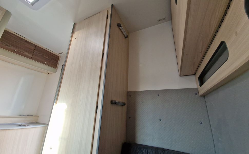 Koffer Sport Camp TFS 600.01 600x200x210cm Premium Laderaum 300cm Seitentür Wohnabteil 3000kg 100km/