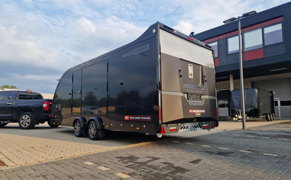 BJT Race Sport 550x210x188cm blackline E Winde Kamera 3500kg