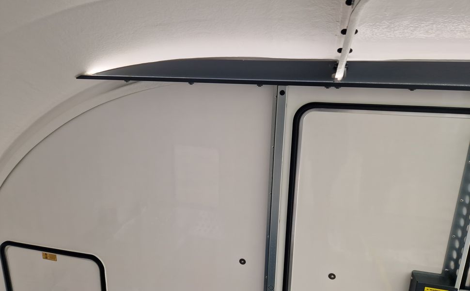 BJT Race Sport 550x210x188cm blackline E Winde Kamera 3500kg
