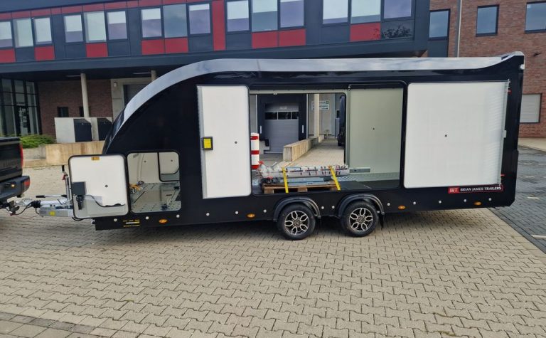 BJT Race Sport 550x210x188cm blackline E Winde Kamera 3500kg