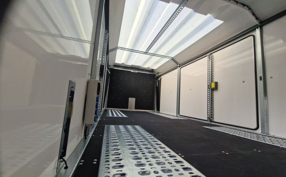 BJT Race Transporter 7 397-6023-35-3-10-B 600x228cm Premium Stauraum Kamera RR 230V Tridem 3500kg