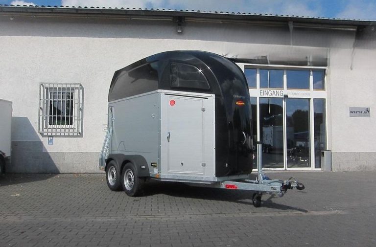 Pferdeanhänger Böckmann Champion R Sattelkammer blackline 2400kg CFF+ 100 km/H Modell 25