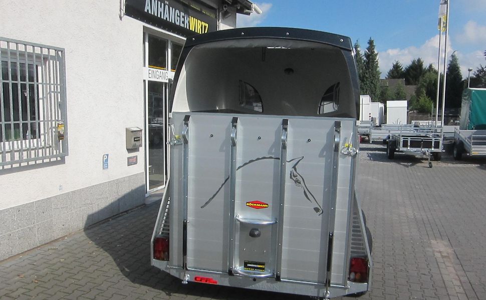 Pferdeanhänger Böckmann Champion R Sattelkammer blackline 2400kg CFF+ 100 km/H Modell 25