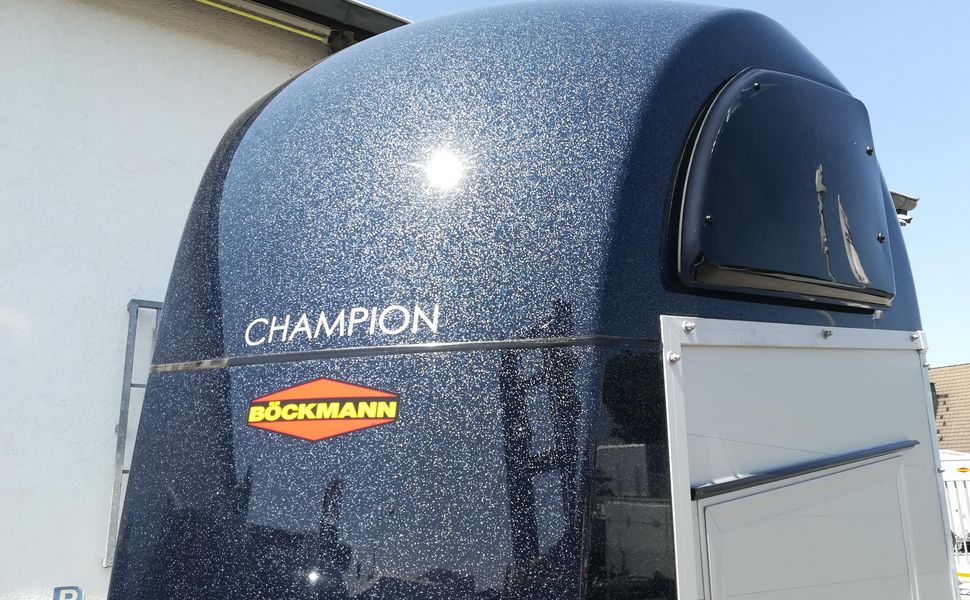Pferdeanhänger Böckmann Champion R Sattelkammer blueline 2400kg CFF+ 100 km/h Modell 2025
