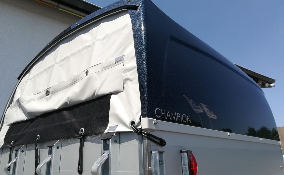 Pferdeanhänger Böckmann Champion R Sattelkammer blueline 2400kg CFF+ 100 km/h Modell 2025
