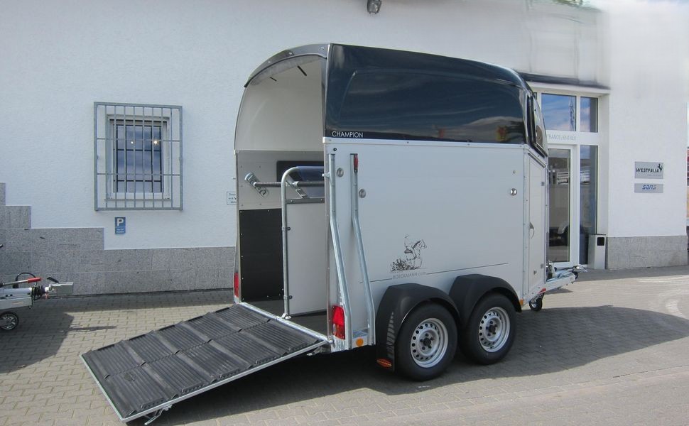 Pferdeanhänger Böckmann Champion R 165 Western Sattelkammer blackline 2400kg CFF 100 km/H Modell 25