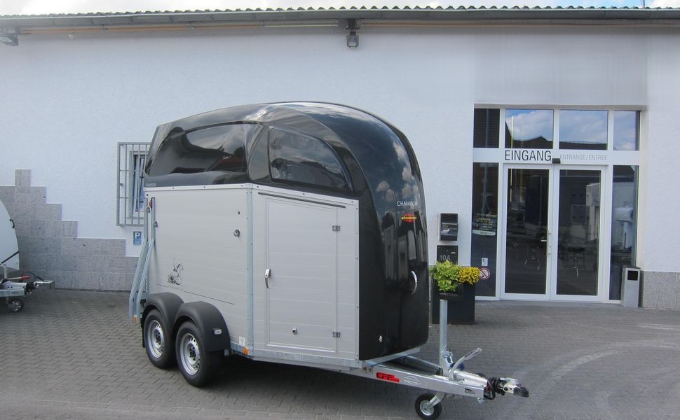 Pferdeanhänger Böckmann Champion R 165 Western Sattelkammer blackline 2400kg CFF 100 km/H Modell 25