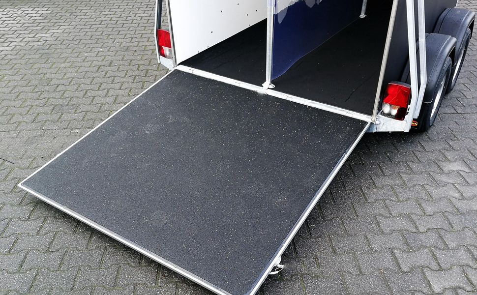Pferdeanhänger Böckmann DUO Esprit silver black Haube schwarz 2400kg Modell 2026