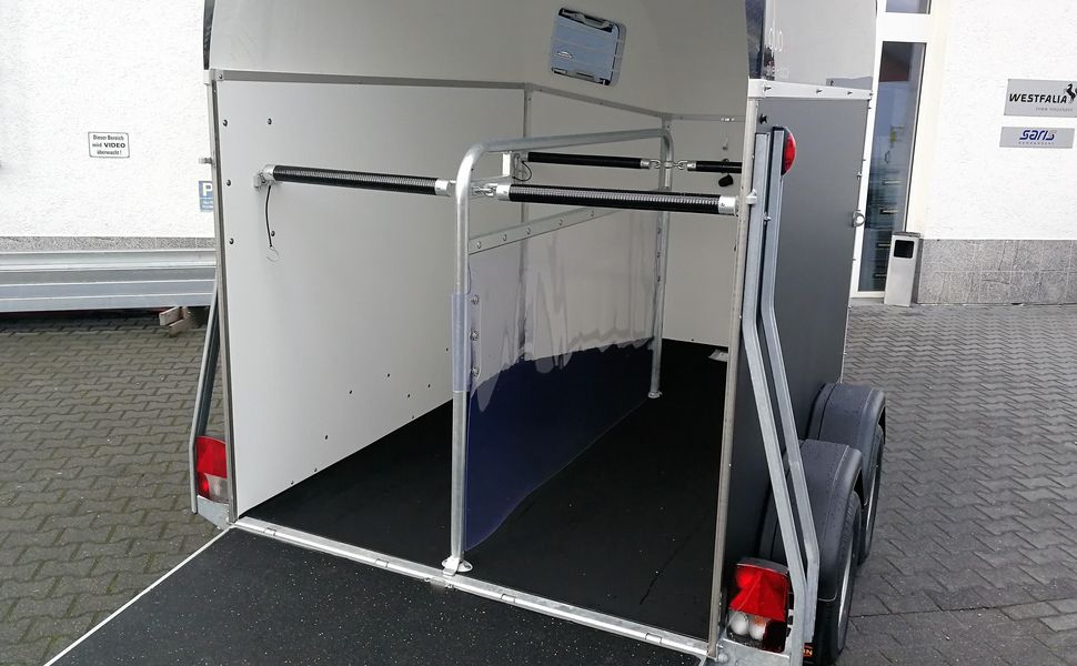 Pferdeanhänger Böckmann DUO Esprit silver black Haube schwarz 2400kg Modell 2026