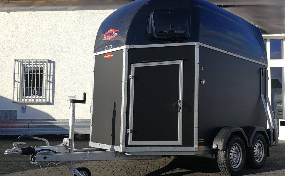 Pferdeanhänger Böckmann DUO Esprit silver black Sattelkammer Trittschutz Pack 2400kg 100km/H 2026