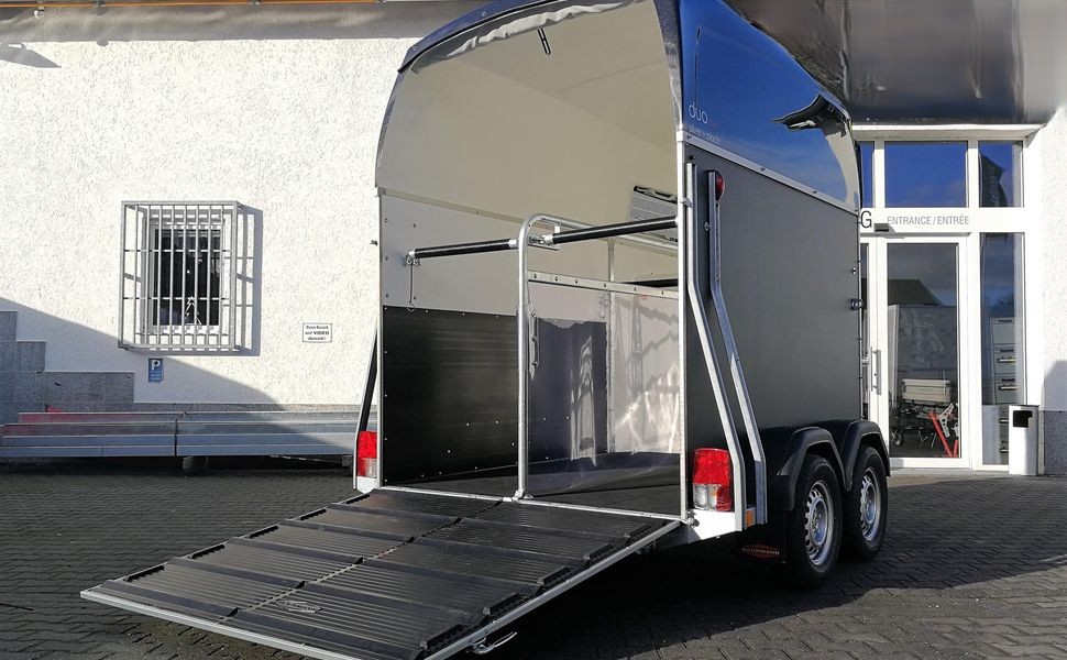 Pferdeanhänger Böckmann DUO Esprit silver black Sattelkammer Trittschutz Pack 2400kg 100km/H 2026