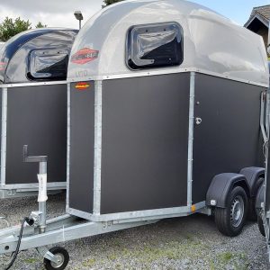 Pferdeanhänger Böckmann UNO Esprit silver & black Haube silbern 1600kg Modell 2023