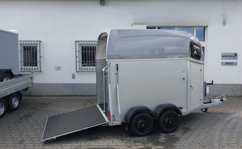 Pferdeanhänger Böckmann Champion Esprit C silver black Haube silver 2400kg