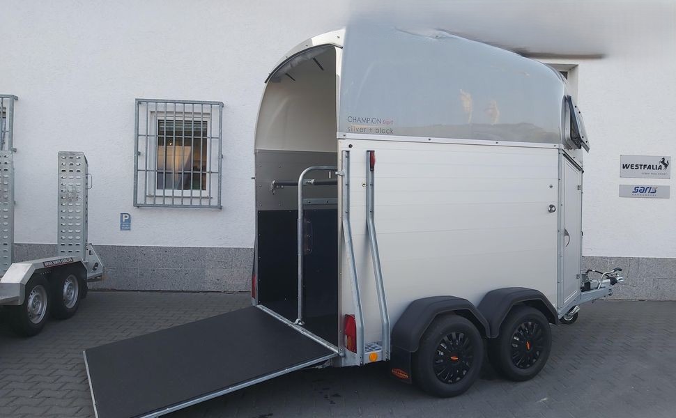Pferdeanhänger Böckmann Champion Esprit C silver black Sattelkammer Trittschutz 2400kg preorder 24