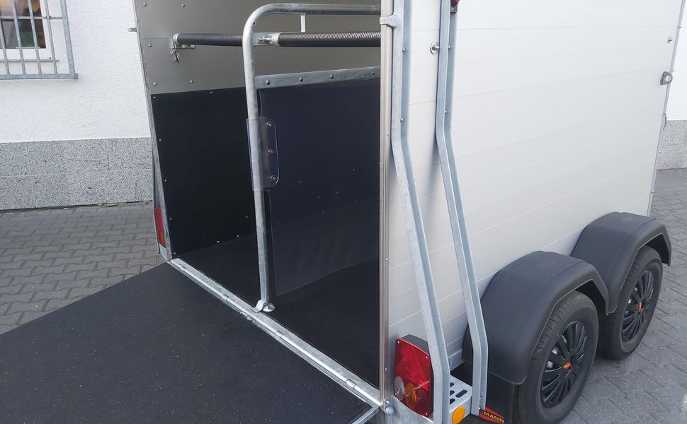 Pferdeanhänger Böckmann Champion Esprit C silver black Sattelkammer Trittschutz 2400kg preorder 24