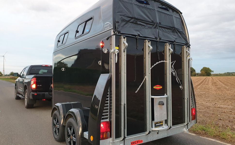 Böckmann Pferdeanhänger Grand Master SKA black Kamera Alufelgen WCF 100km/H 2700kg Modell 2024