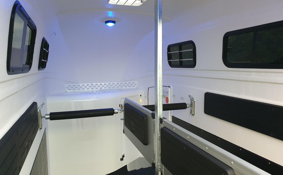 Böckmann Pferdeanhänger Grand Master SKA black Kamera Alufelgen WCF 100km/H 2700kg Modell 2024