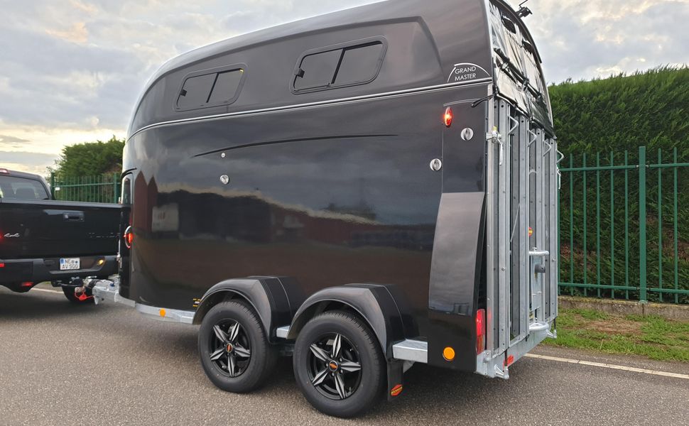 Böckmann Pferdeanhänger Grand Master SKA black Kamera Alufelgen WCF 100km/H 2700kg Modell 2024