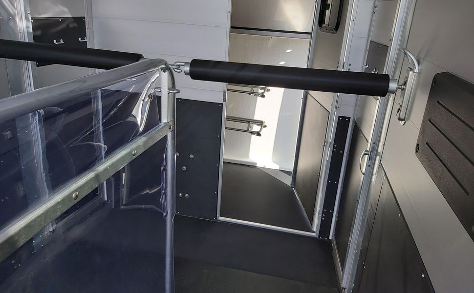 Böckmann Big Portax blackline Alufelgen Zwischentür Kamera WCF 2700kg Großpferde