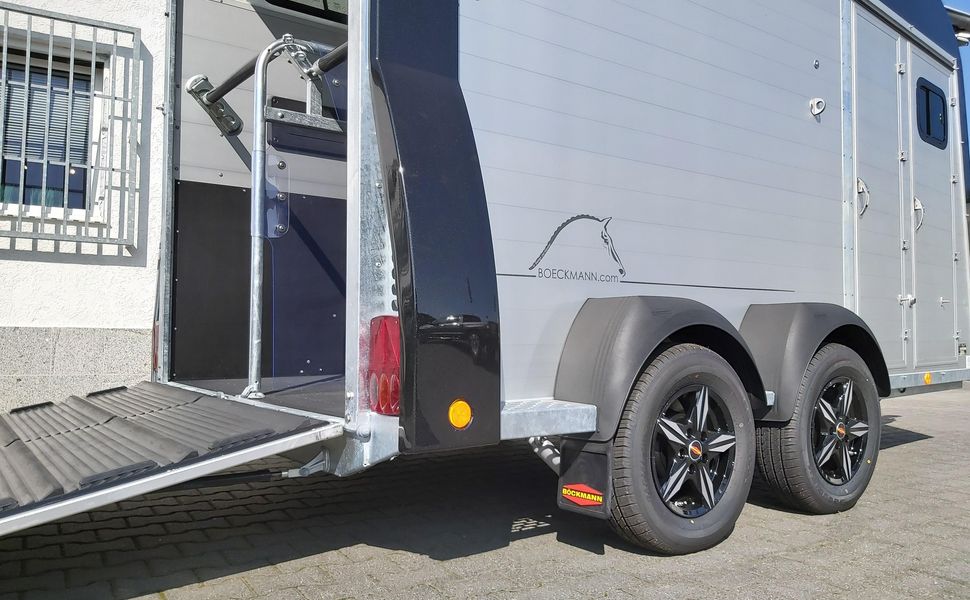 Böckmann Big Portax blackline Alufelgen Zwischentür Kamera WCF 2700kg Großpferde