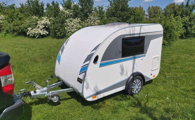 Mini Camper Mini Tommy TMC25.01H 252x140x121cm aero Küche 12V/230V 100km/H 750kg gebremst Modell 26