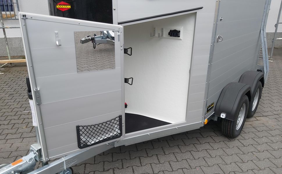 Pferdeanhänger Böckmann Portax Esprit silver&black SKA black Sattelkammer Trittschutz 100km/H 2400kg