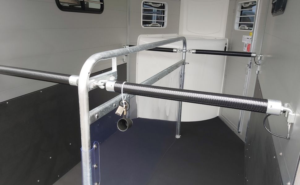 Pferdeanhänger Böckmann Portax Esprit silver&black SKA black Sattelkammer Trittschutz 100km/H 2400kg