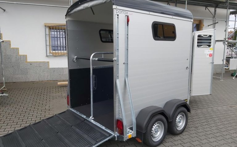 Pferdeanhänger Böckmann Portax Esprit silver&black SKA black Sattelkammer Trittschutz 100km/H 2400kg