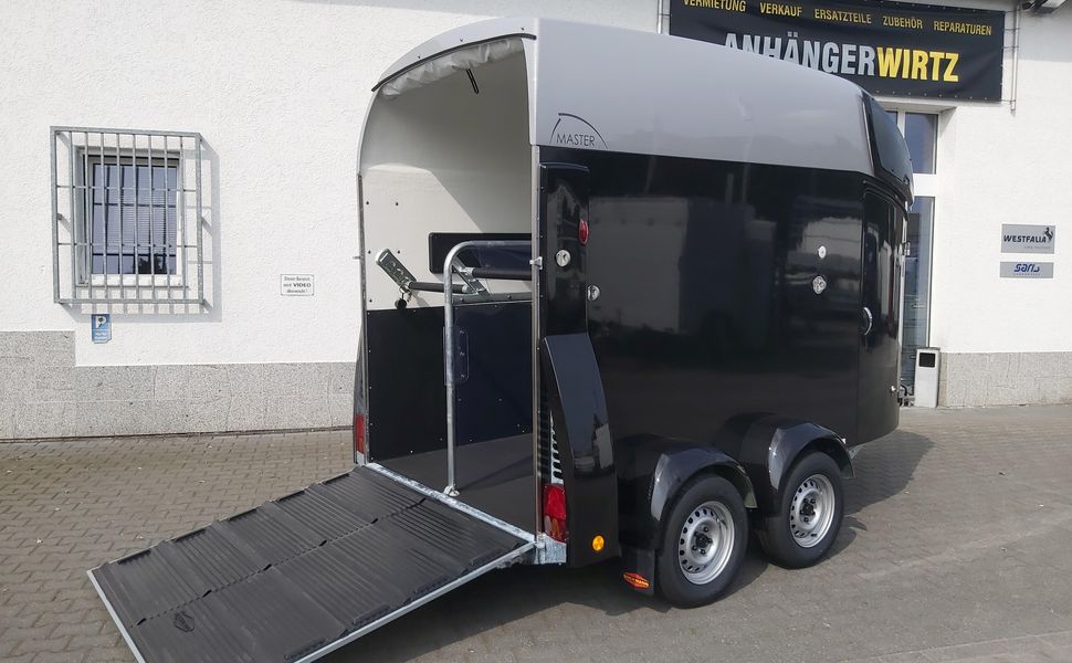 Pferdeanhänger Böckmann Master Premium silver black Dachlüfter WCF 100km/H 2400kg Abverkauf