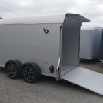 Cargo Roadster 700 plus 375x180x200cm Alu Poly weiß Alufelgen darkline 100km/H Pullman 2600kg