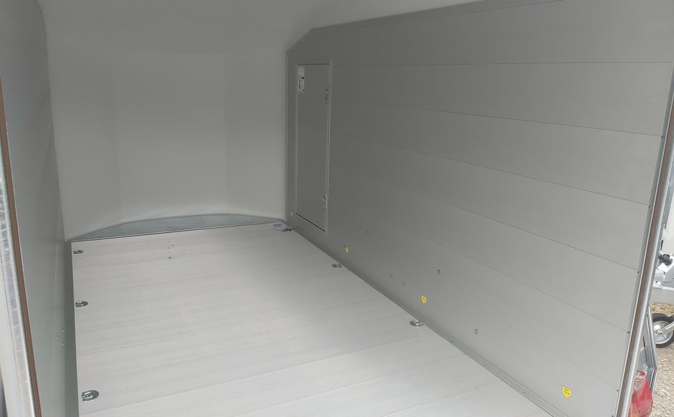 Cargo Roadster 700 plus 375x180x200cm Alu Poly weiß Alufelgen darkline 100km/H Pullman 2600kg