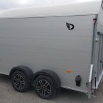 Cargo Roadster 700 plus 375x180x200cm Alu Poly weiß Alufelgen darkline 100km/H Pullman 2600kg